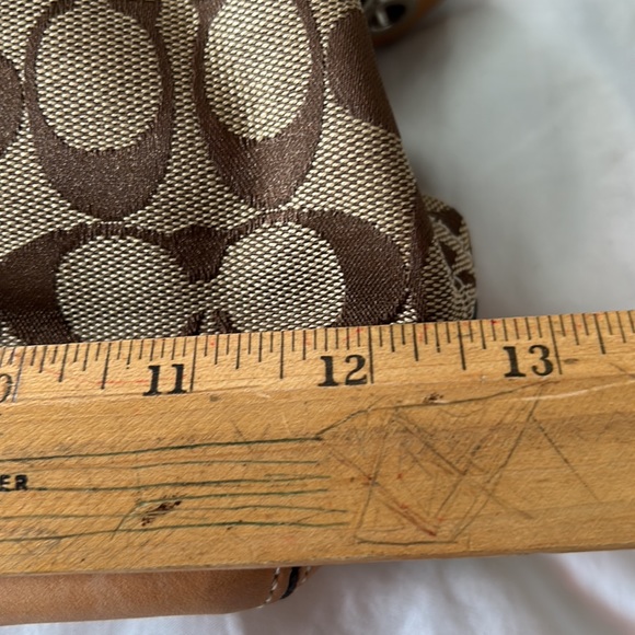 Authentic Coach beige and brown shoulder bag. - Picture 10 of 14
